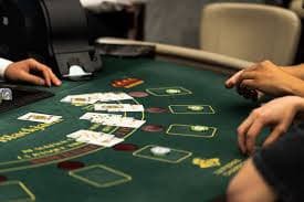 Split-screen view of Piala Indonesia match and roulette table on fauna77 mobile